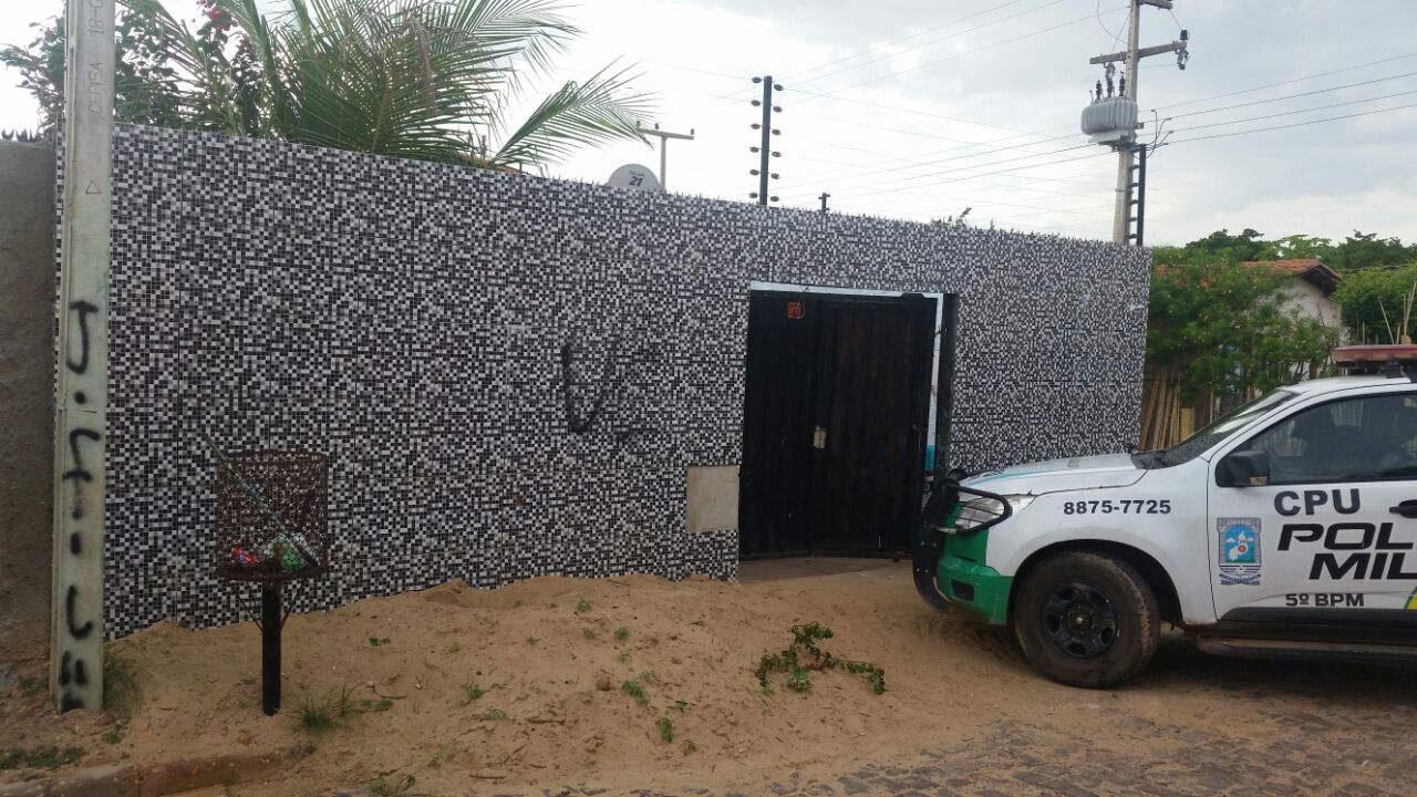 Casa contava com forte esquema de segurança