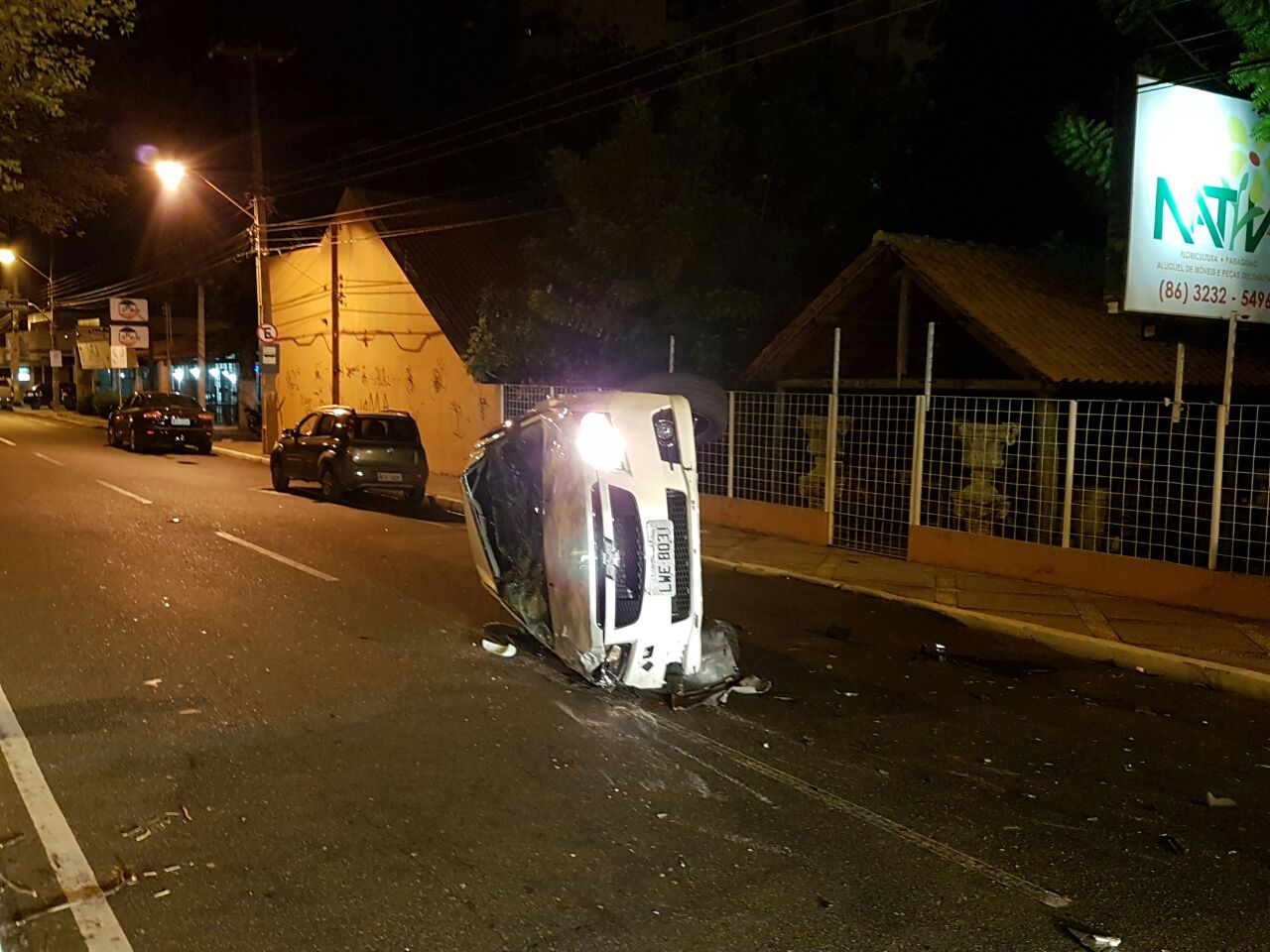 Cruze ficou destruído após o impacto