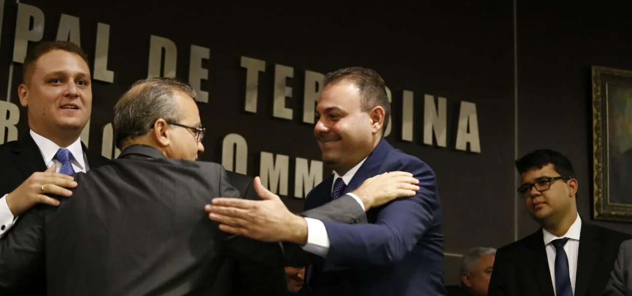 Firmino cumprimenta Jeová Alencar