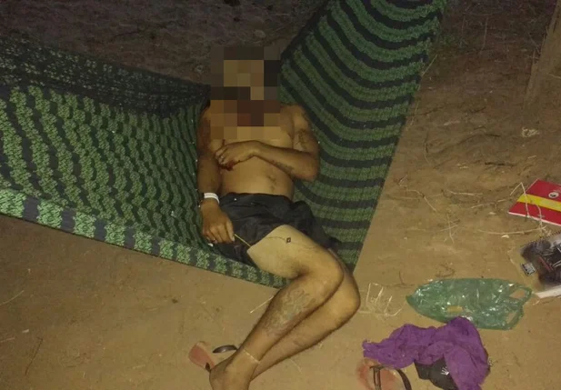 Homem é morto enquanto dormia