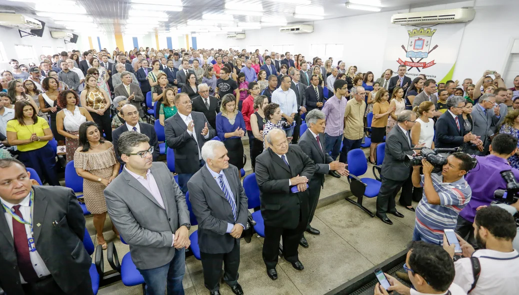 Autoridades presentes na solenidade