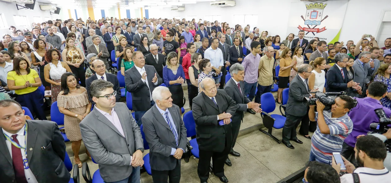 Autoridades presentes na solenidade