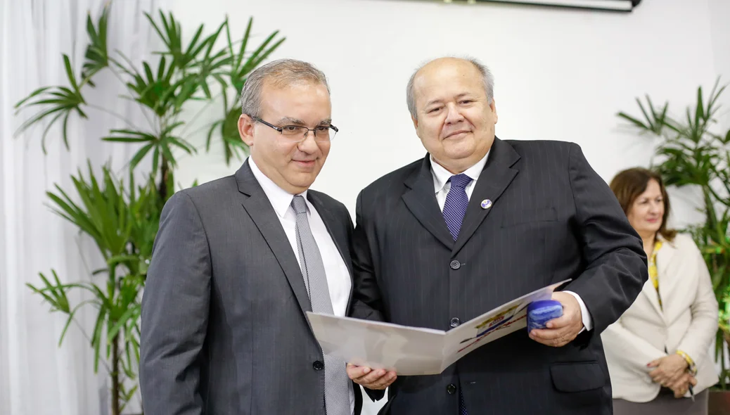 Firmino Filho e o secretário de governo Charles da Silveira