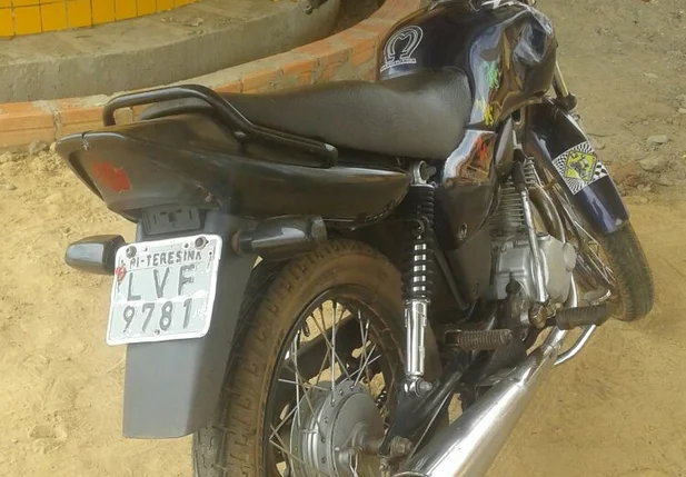 Moto é apreendida em Capitão de Campos