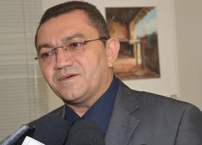 Padre Walmir promete um governo austero
