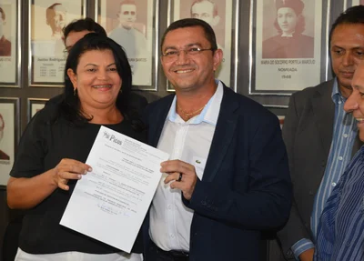 Rosilene Monteiro permanece na Educação
