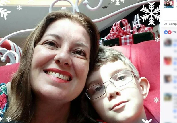 Isamara Filier e o filho João Victor