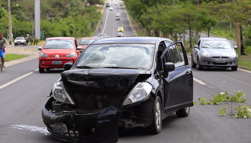 Acidente envolvendo dois carros