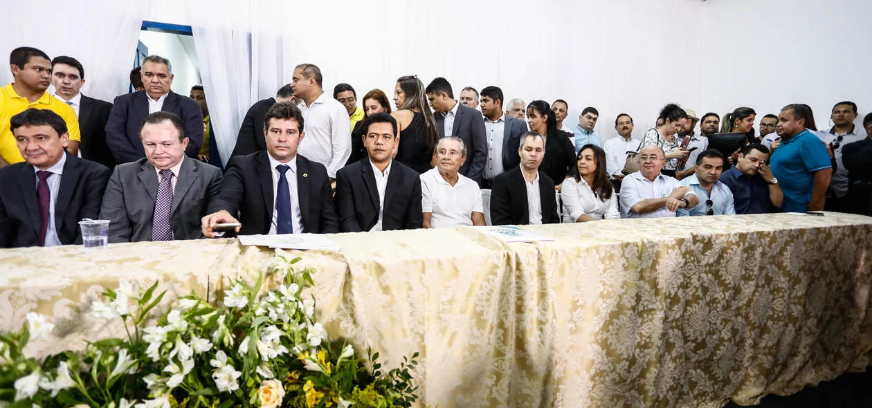 O governador Wellington Dias estava presente na solenidade 