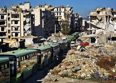 Civis continuam sendo retirados de Aleppo