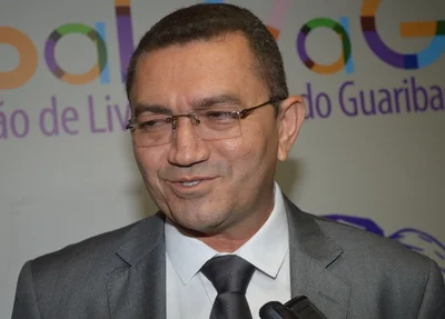 Padre Walmir dá calote em contratados da Educação