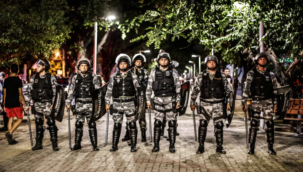 Tropa de choque na Avenida Frei Serafim