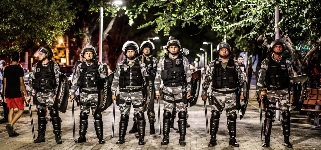 Tropa de choque na Avenida Frei Serafim