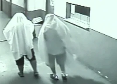 Homens se fantasiaram de fantasmas