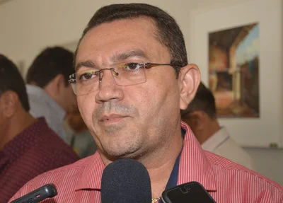Prefeito de Picos é acusado de abuso de poder econômico 