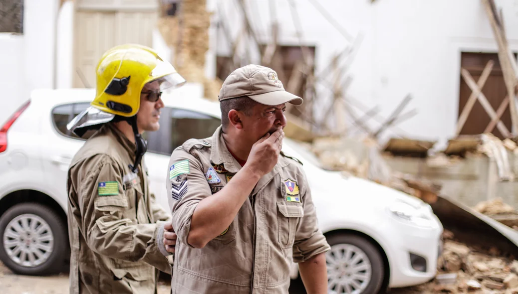 Corpo de Bombeiros fazem os precedimentos legais 