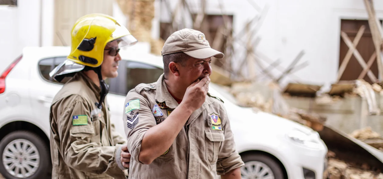 Corpo de Bombeiros fazem os precedimentos legais 