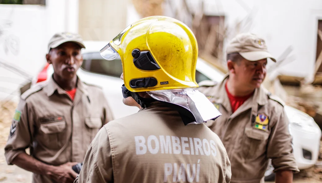 Corpo de Bombeiros interdita local de acidente