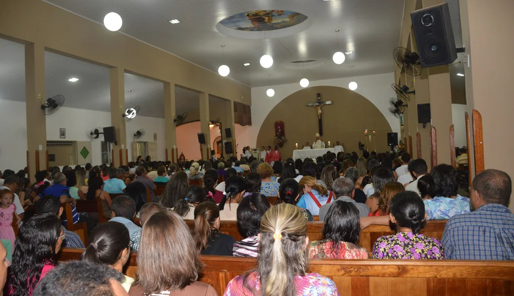 Missa reúne número expresivo de devotos