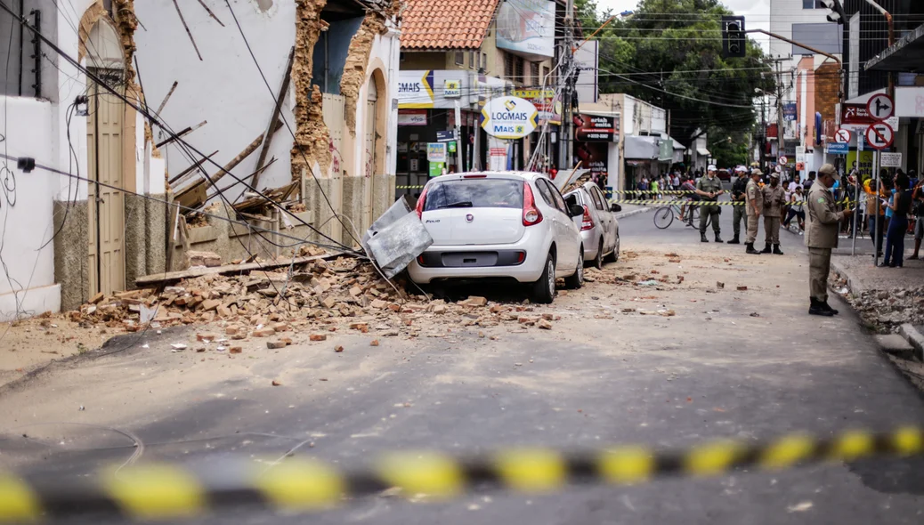 Prédio histórico desaba em Teresina 