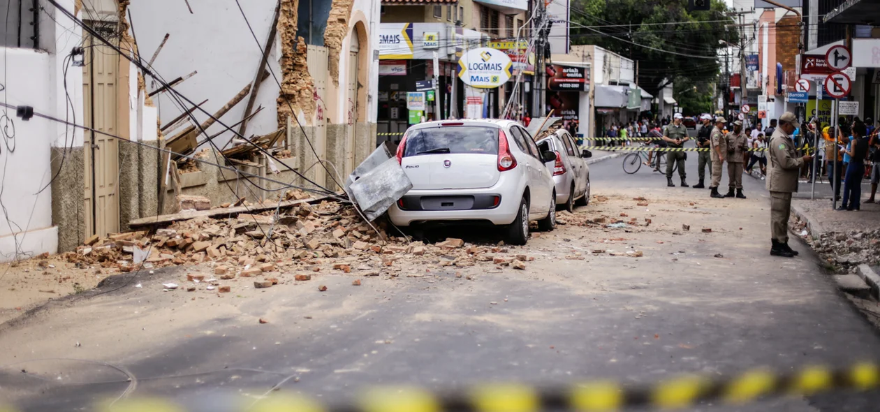 Prédio histórico desaba em Teresina 