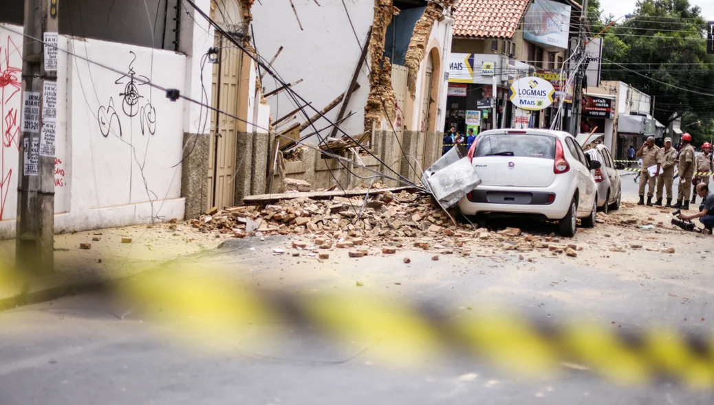 Prédio histórico desaba no centro de Teresina 