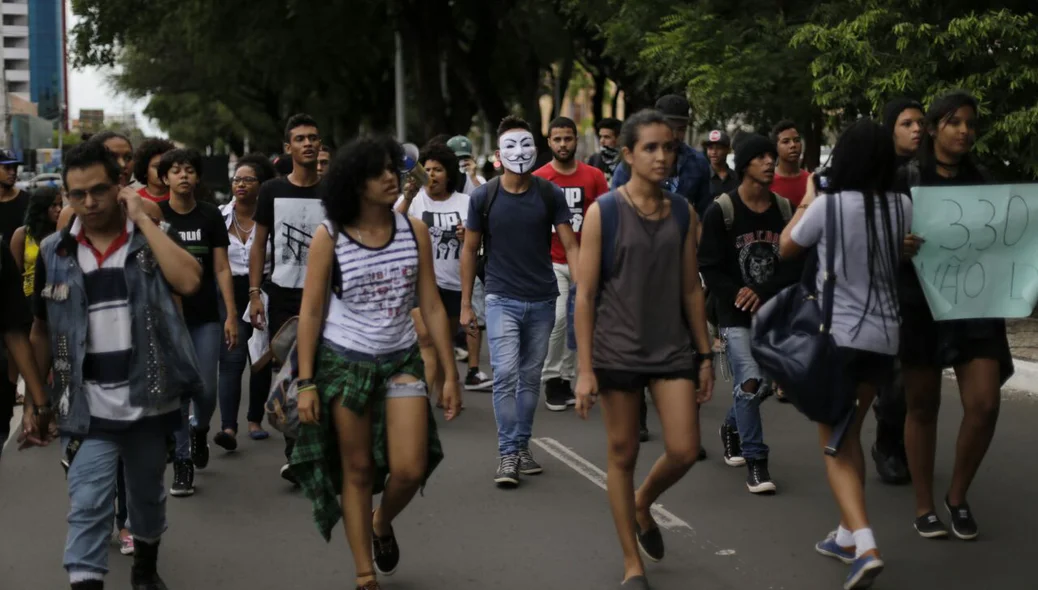 Terceiro dia de protesto na Frei Serafim
