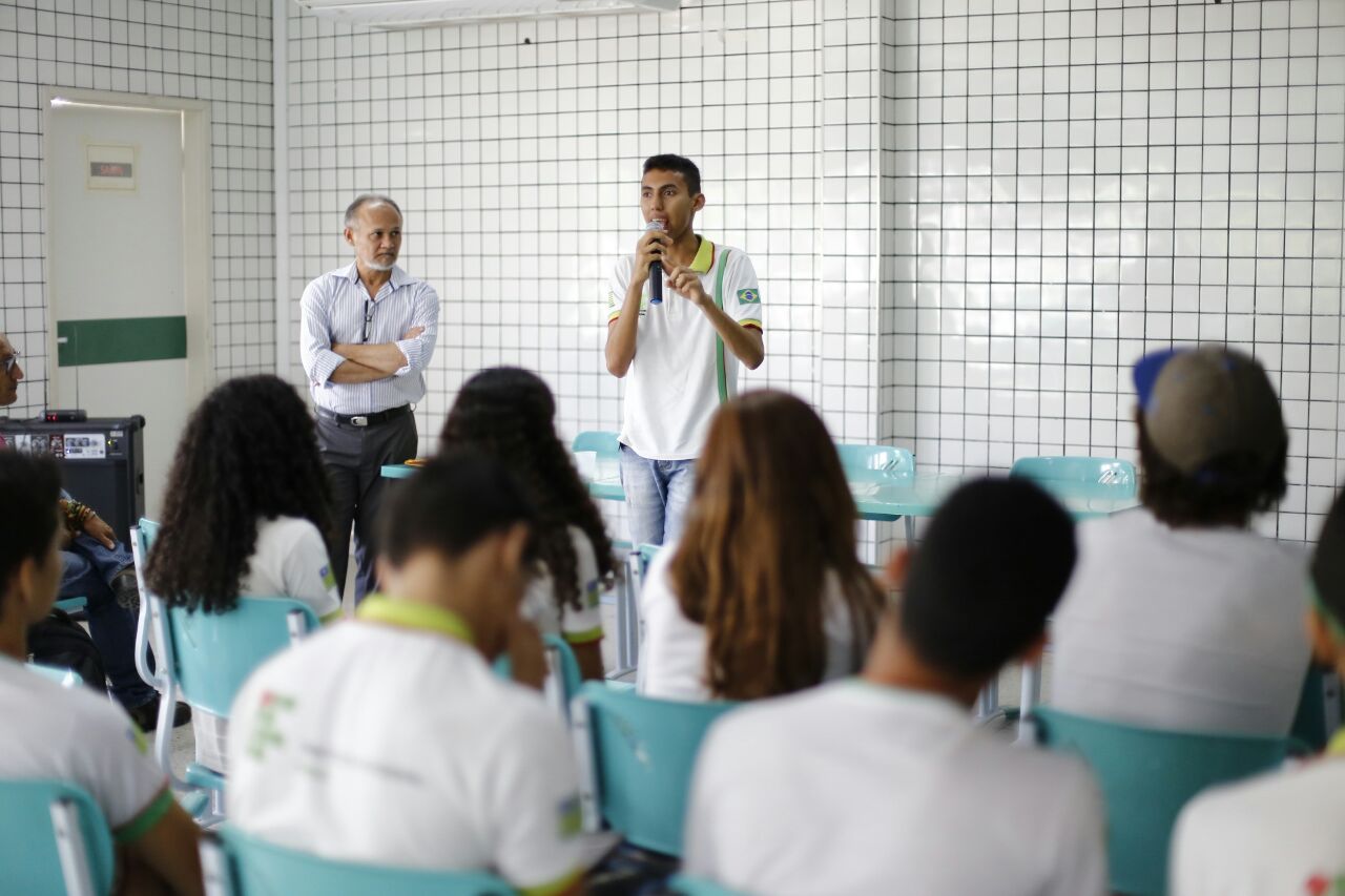 Alunos debatem sobre transporte coletivo em Teresina