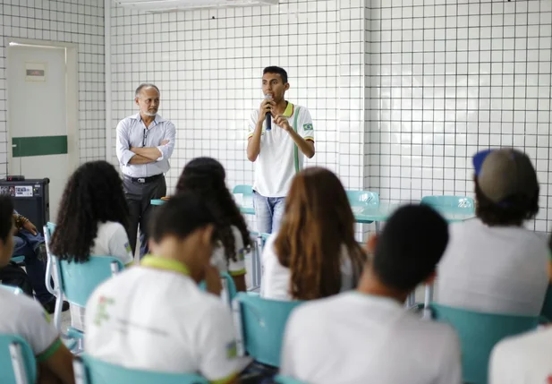 Alunos debatem sobre transporte coletivo em Teresina