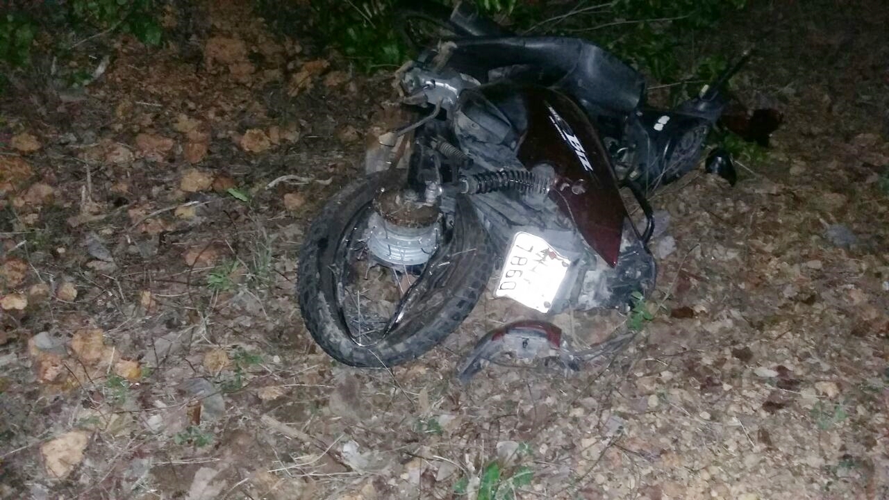 Moto da vítima ficou destruída