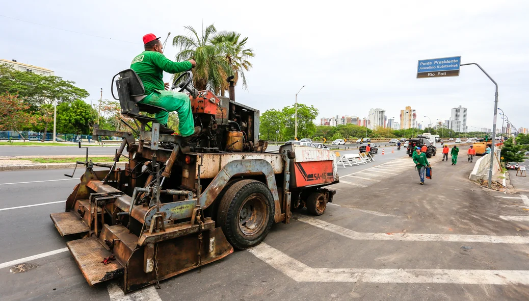 Máquinas na pista