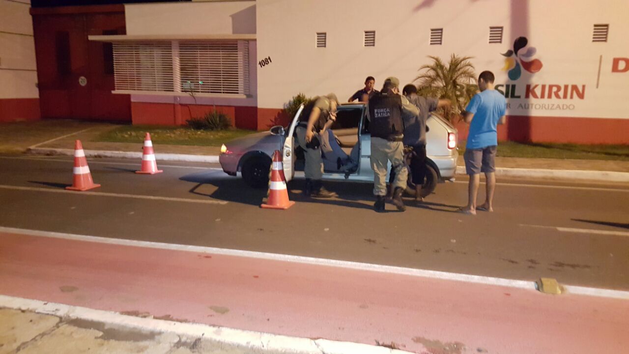Operação foi realizada no início da madrugada deste sábado (14)