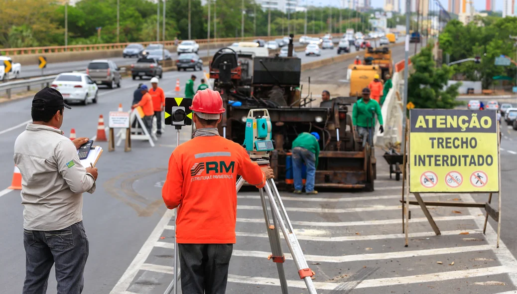 Trabalhadores na ponte JK