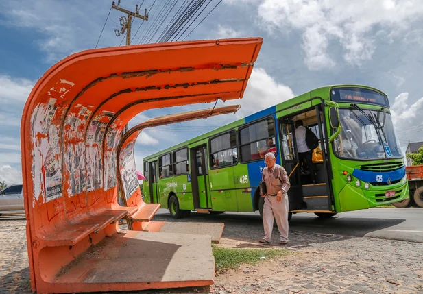 Ônibus param de circular em Teresina