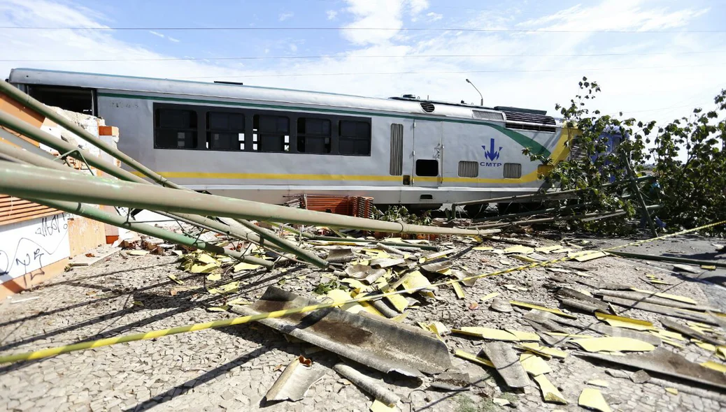 Metrô de Teresina descarrila no bairro Dirceu II