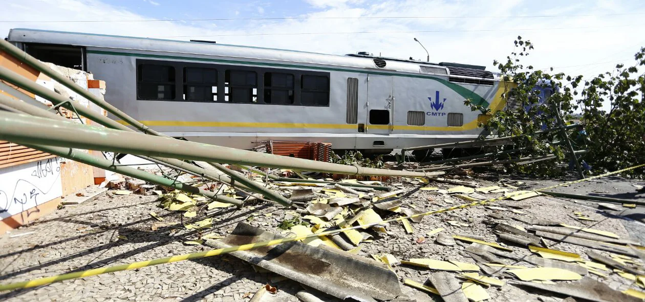 Metrô de Teresina descarrila no bairro Dirceu II