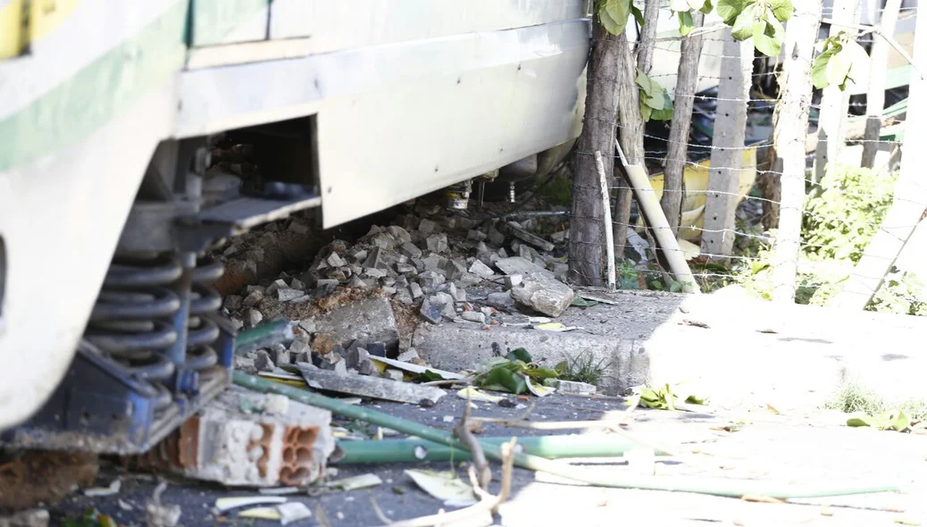 Metrô descarrila e maquinista fica ferido em Teresina