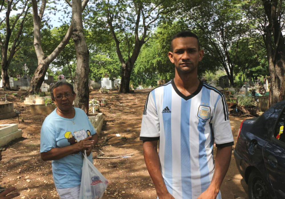 Tia da criança, Eliane, e o pai Roniel