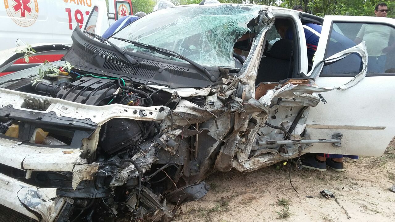 Veículo ficou destruído