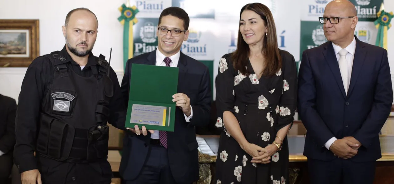 Solenidade de assinatura do decreto de promoção dos agentes penitenciários 