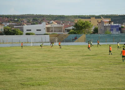 Atletas se preparam para amistoso do próximo sábado.