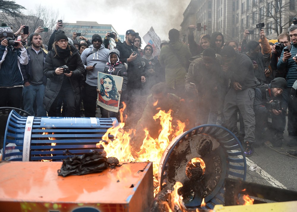 Manifestantes fazem barricada em Washington
