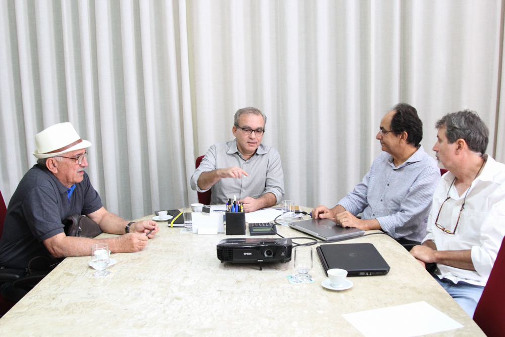 O prefeito recebeu em seu gabinete os arquitetos Luiz Vieira e Júlio Medeiros.
