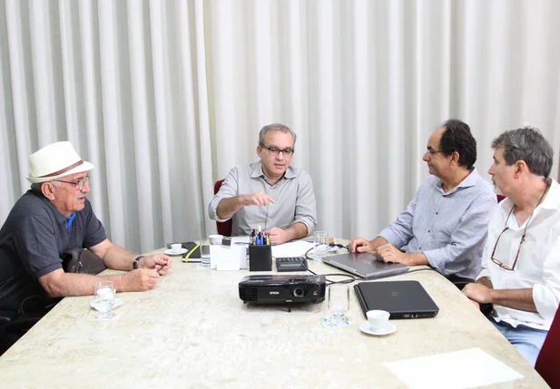 O prefeito recebeu em seu gabinete os arquitetos Luiz Vieira e Júlio Medeiros.
