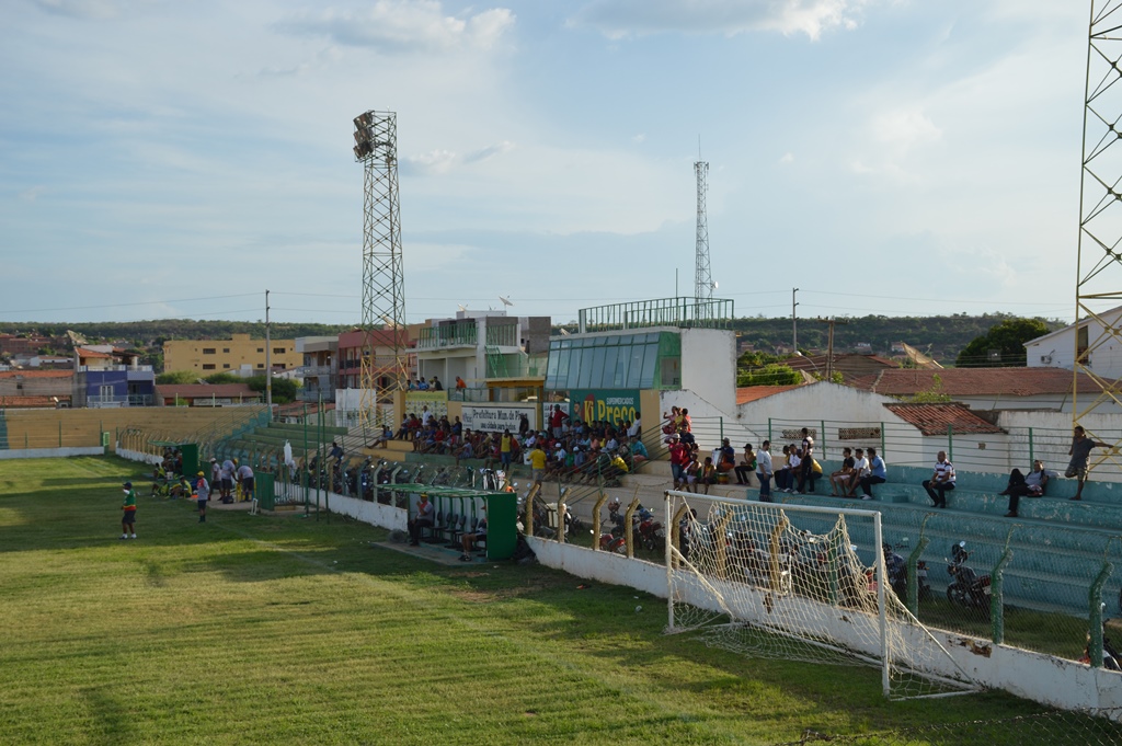 Torcida acompanha treinos da equipe picoense