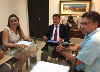 Wellington Dias recebe o deputado João Mádison e alguns prefeitos 