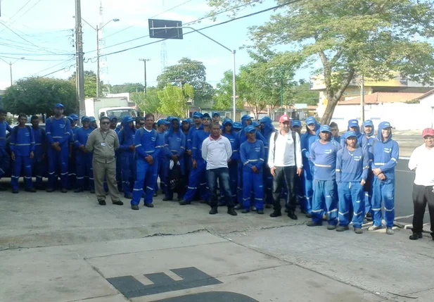 Equipes da Prefeitura já iniciando o Faxina nos bairros de Teresina