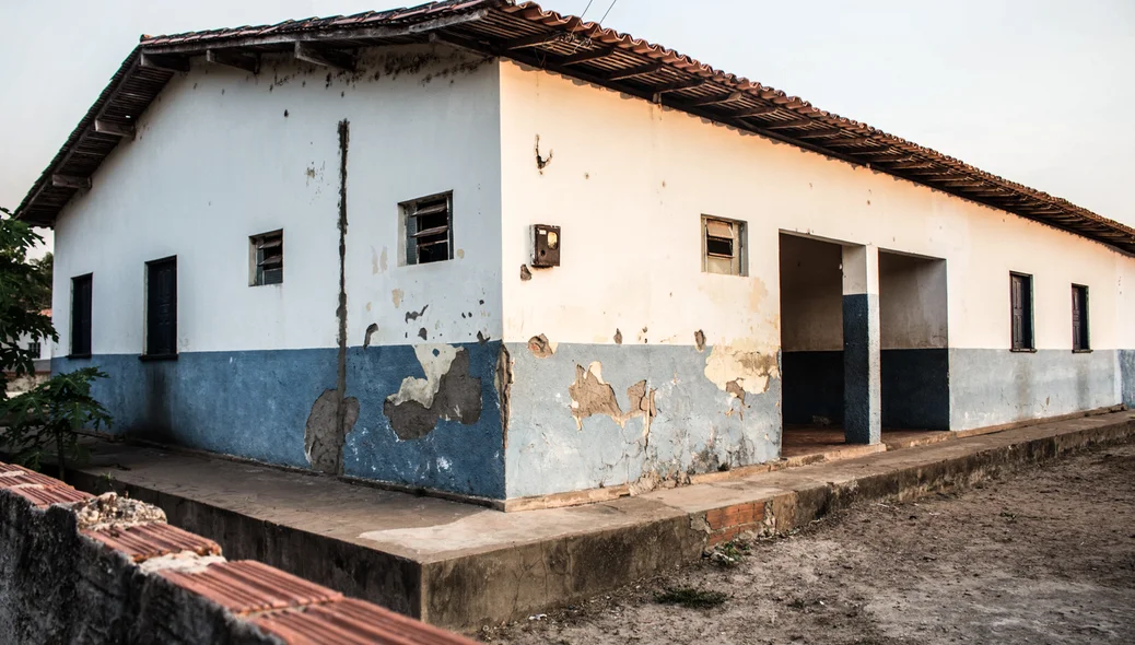 Estrutura da escola danificada 