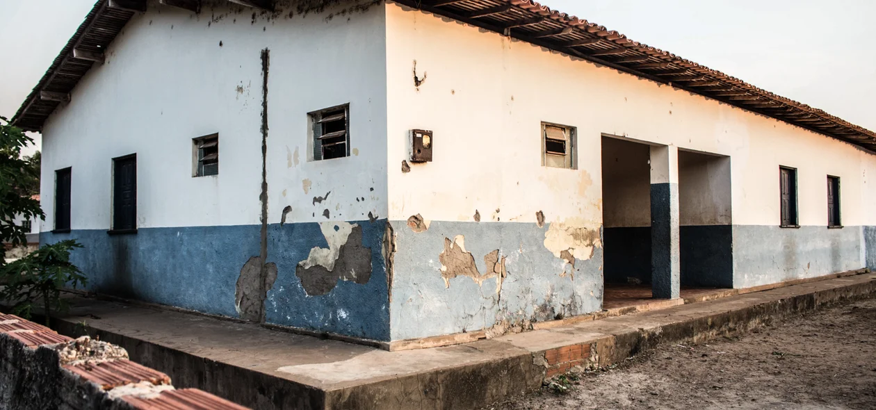 Estrutura da escola danificada 