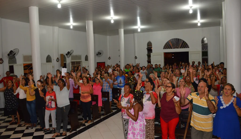 Fiéis participam da celebração